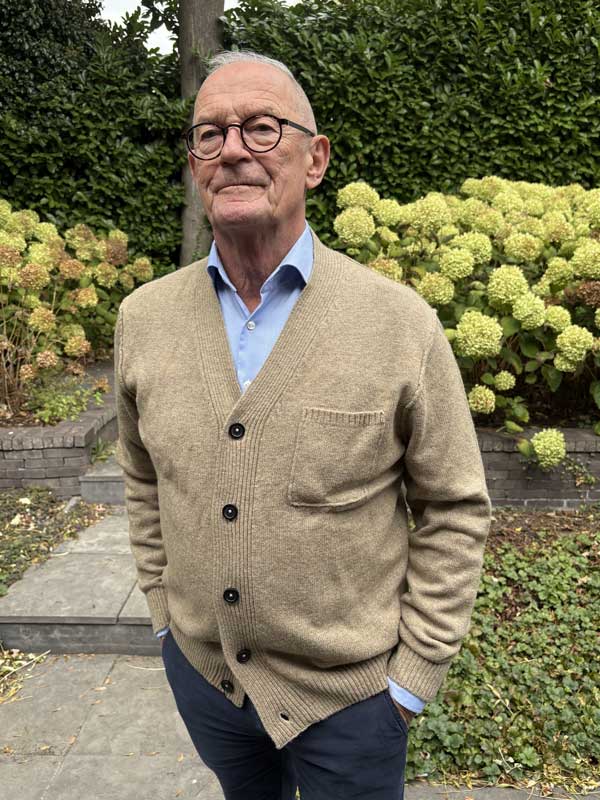 Wollen_Vest_met_Knopen_Beige