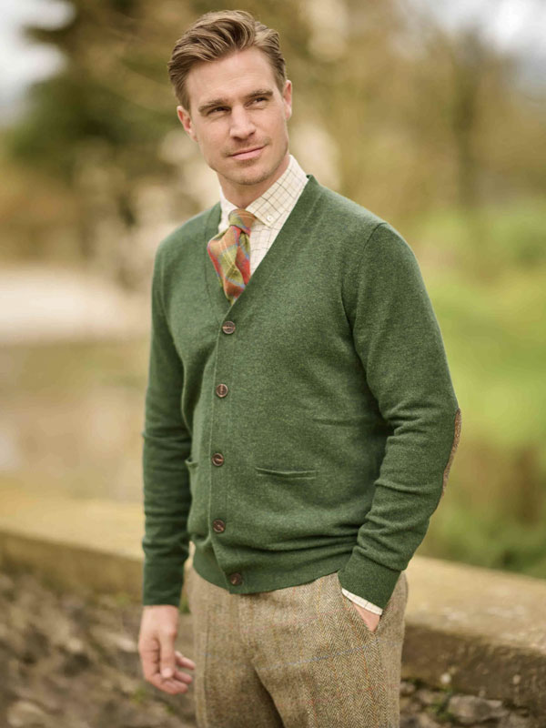 Cardigan_lambswool_met_Harris_Tweed_details_Racing_Green