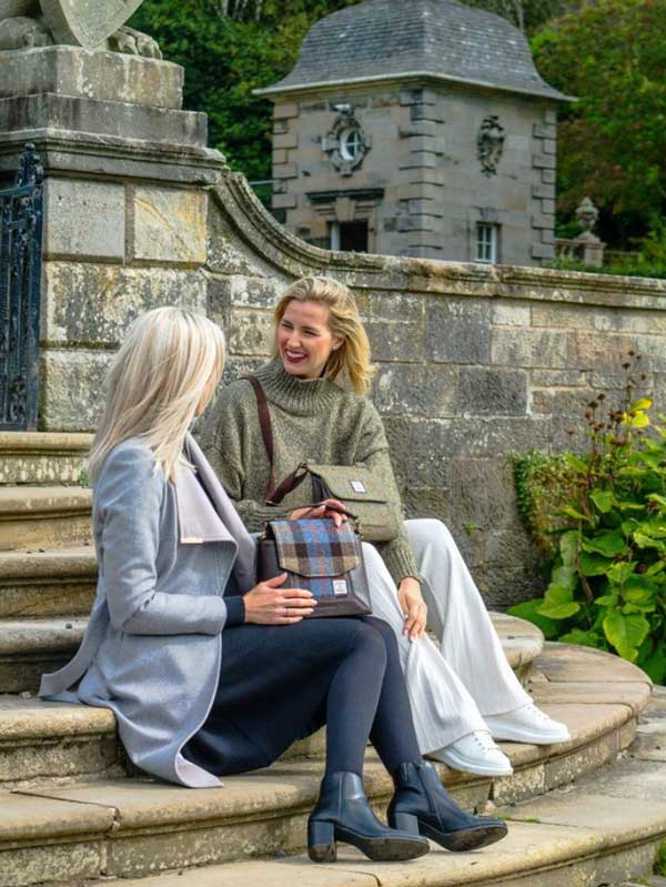 Harris Tweed Highland Messenger Bag in Blau/Braun kariert – Bild 8